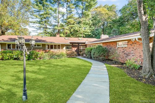 10 Barnaby Ln, Hartsdale, NY, 10530-2201 | Card Image