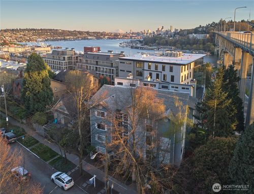 apt-402-909 N 35th St, Seattle, WA, 98103-8863 | Card Image