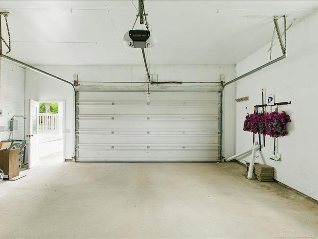 Attached Garage | Image 32