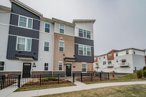 871-871 Finley Dr, Aurora, IL, 60504-8160 | Card Image