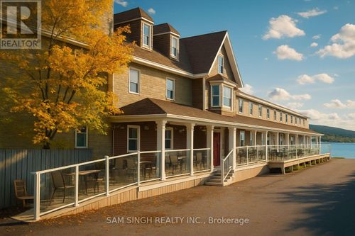 100 Kings Rd, Sydney, NS, B1S1A1 | Card Image