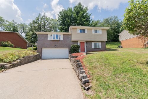 200 Foxcroft Rd, Scott Twp, PA, 15220 | Card Image