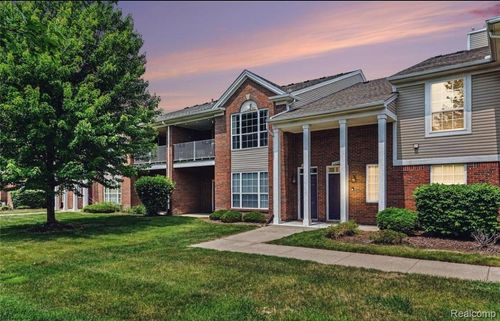 16440 Dominion Dr, Macomb, MI, 48044-4077 | Card Image