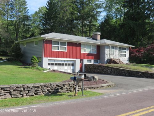 354 Country Club Rd, Dallas, PA, 18612-1438 | Card Image