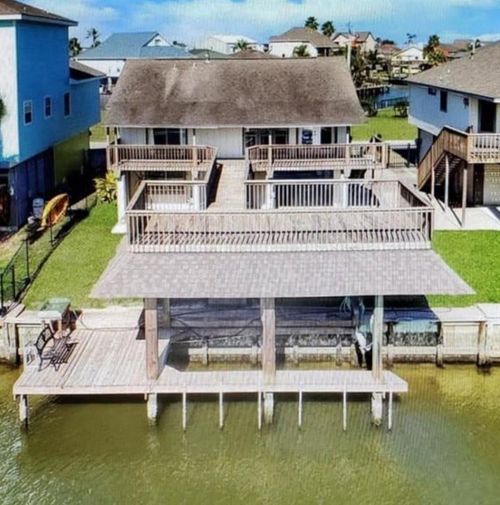 5 S Redwing St, La Marque, TX, 77568-6553 | Card Image