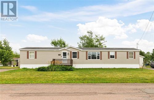 125 Nepisiguit Dr, Dieppe, NB, E1A7N1 | Card Image