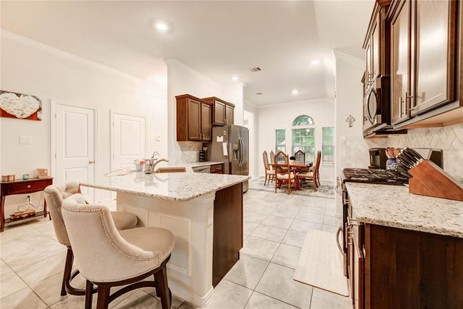 Breakfast bar with custom woodwork | Image 14