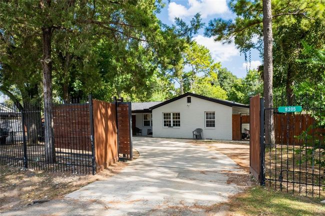 9305 Emnora Ln, House other with 2 bedrooms, 2 bathrooms and 1 parking in Houston TX | Image 43
