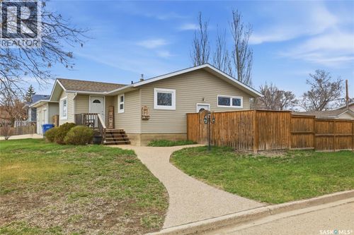 105 Queen St, Milestone, SK, S0G | Card Image