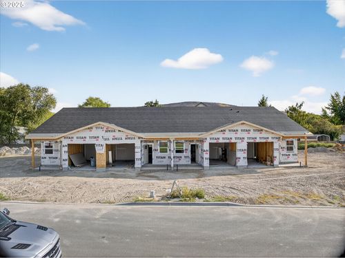 607 Park Springs Ave, Baker City, OR, 97814-4701 | Card Image