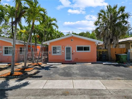 2-13185 Emerald Dr, North Miami, FL, 33181-1949 | Card Image
