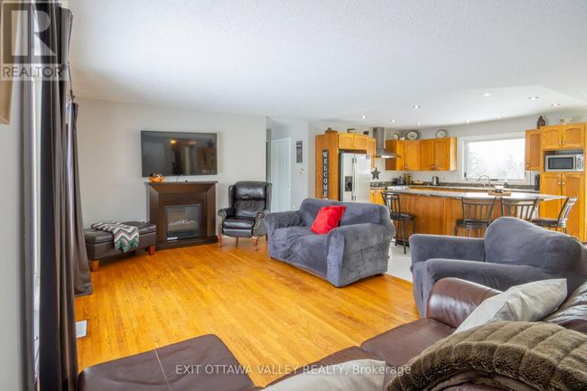 2112 Schutt Rd, House other with 3 bedrooms, 3 bathrooms and 6 parking in Palmer Rapids ON | Image 24
