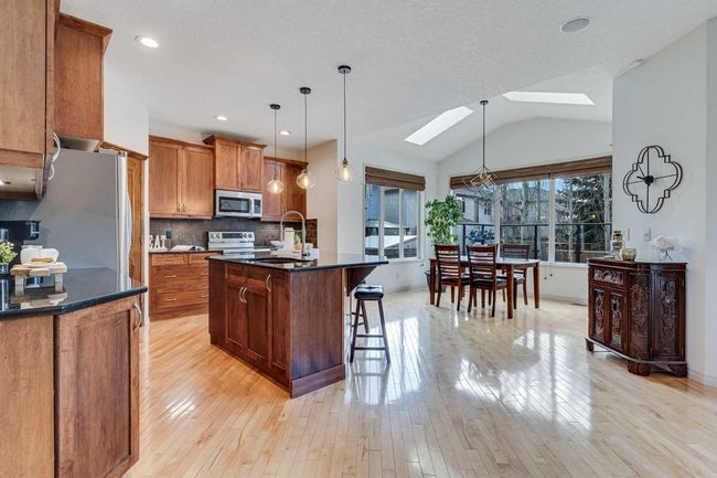 686 Chaparral Dr Se, House other with 5 bedrooms, 4 bathrooms and 4 parking in Calgary AB | Image 12