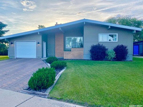 91 Moir Dr, Oxbow, SK, S0C2B0 | Card Image