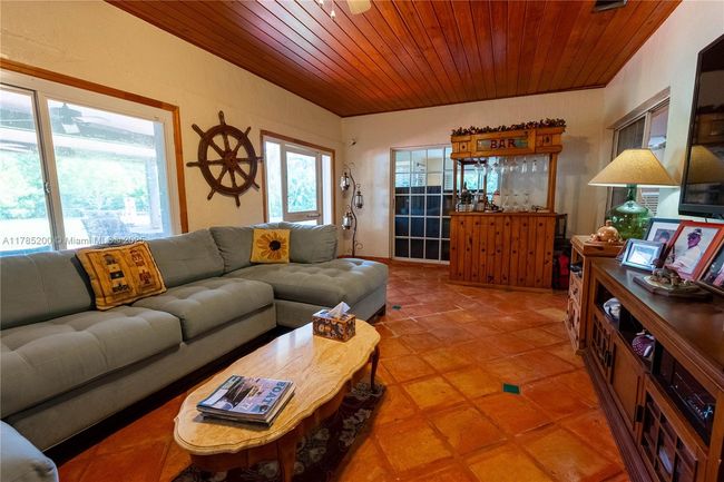 8001 Sw 133 Rd St, House other with 3 bedrooms, 3 bathrooms and null parking in Pinecrest FL | Image 14