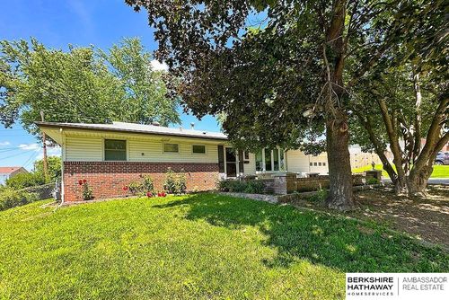 910 Lemay Dr, Bellevue, NE, 68005-3253 | Card Image