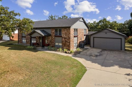 618 Oak Ridge Dr, Sand Springs, OK, 74063-7009 | Card Image