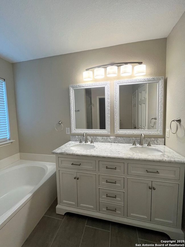 2208 Stonecrest Path, House other with 4 bedrooms, 2 bathrooms and null parking in New Braunfels TX | Image 14