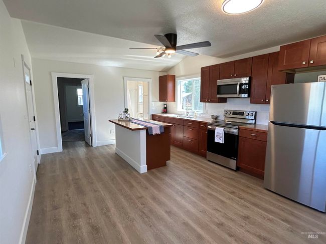 308 S Custer St, House other with 1 bedrooms, 1 bathrooms and 1 parking in Glenns Ferry ID | Image 5
