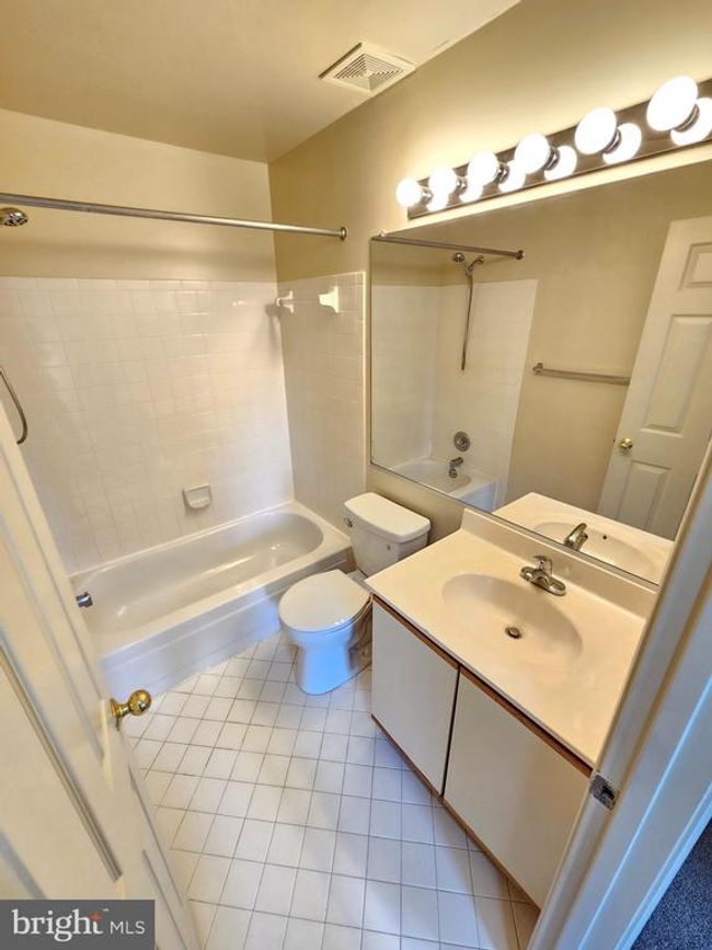 19165 Highstream Dr, Townhouse with 3 bedrooms, 4 bathrooms and null parking in GERMANTOWN MD | Image 24
