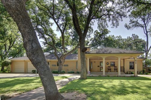 825 Elm St, Graham, TX, 76450-3407 | Card Image