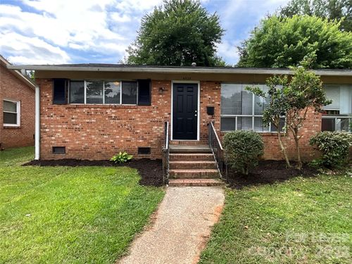 4928 Malibu Dr, Charlotte, NC, 28215-1538 | Card Image