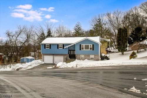 210 Ross Dr, Boonton Twp, NJ, 07005-1640 | Card Image