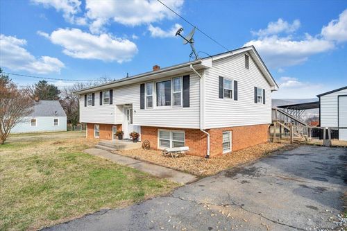 1541 Penley Blvd, Salem, VA, 24153-5905 | Card Image