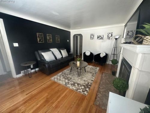 10595 Somerset Ave, Detroit, MI, 48224-1731 | Card Image