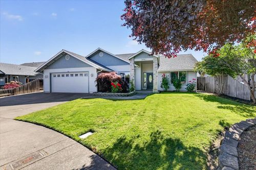 1691 Nunnwood Ln, Grants Pass, OR, 97527-6387 | Card Image