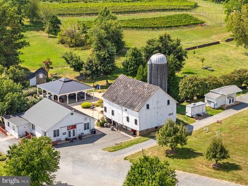 14001 Harpers Ferry Rd, HILLSBORO, VA, 20132-1729 | Card Image