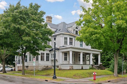 1820 Colfax Ave S, Minneapolis, MN, 55403-3009 | Card Image