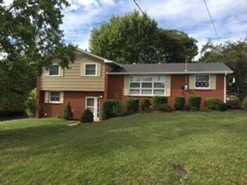 221 Bonnavue Dr, Hermitage, TN, 37076-1110 | Card Image