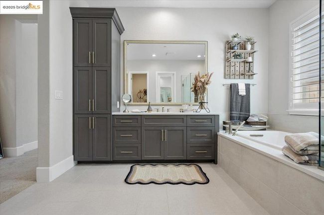 2939 Valencia St, House other with 4 bedrooms, 3 bathrooms and 2 parking in Lodi CA | Image 41