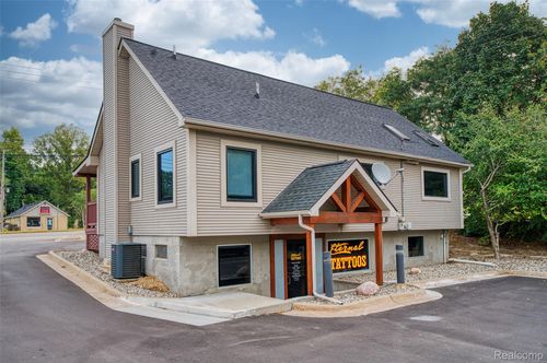 2426 E Grand River Ave, Howell, MI, 48843-8543 | Card Image