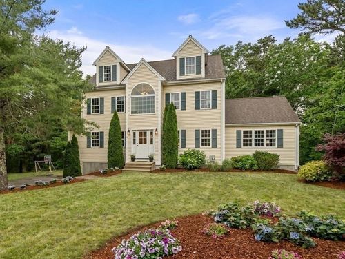 22 Edgewater Dr, Plymouth, MA, 02360-8826 | Card Image
