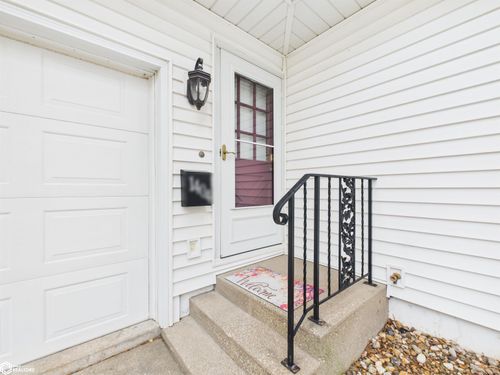 1404 N Van Buren Ave, Ottumwa, IA, 52501-2141 | Card Image