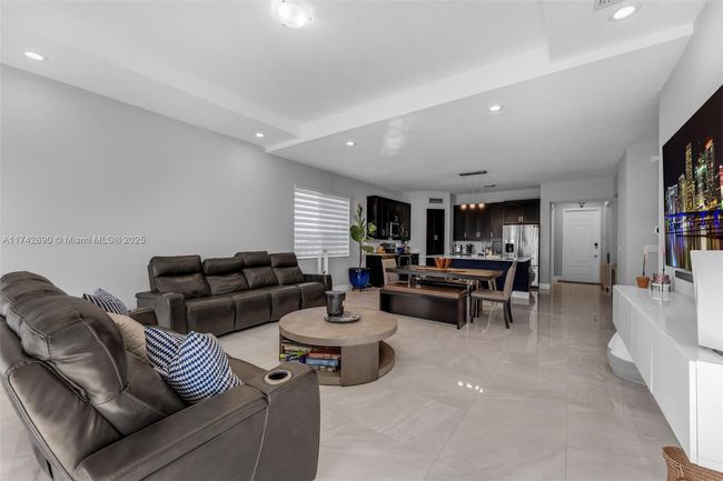 15124 Sw 176 Th Ter, House other with 4 bedrooms, 4 bathrooms and null parking in Miami FL | Image 7