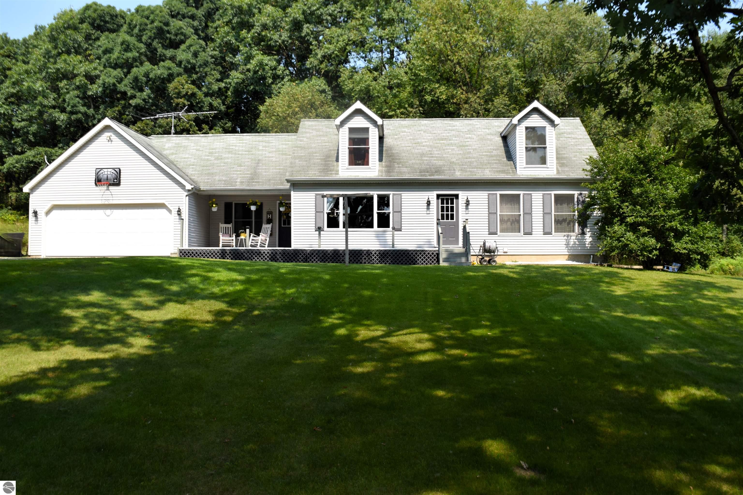 El Camino Grande , Lake Isabella, MI 48893
