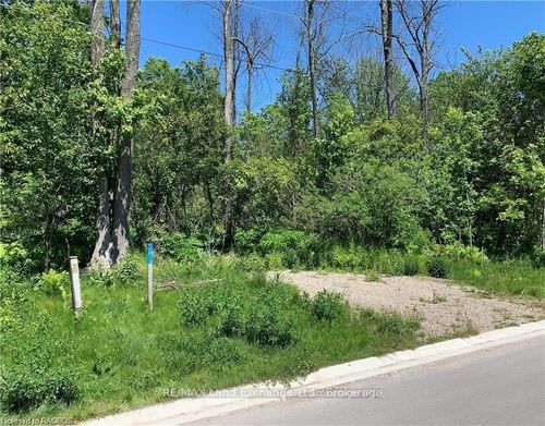902 Tanglewood Dr, Kincardine, ON, N2Z2X3 | Card Image