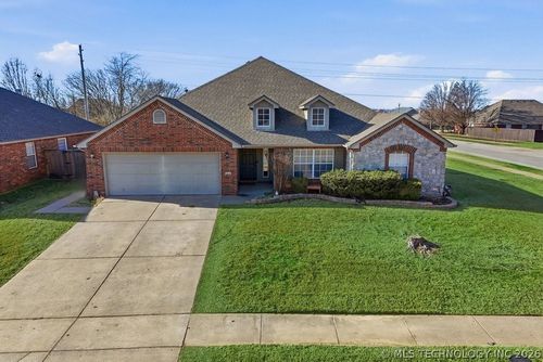 4016 S 217th East Ave, Broken Arrow, OK, 74014-8781 | Card Image