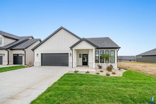 5917 E Rush St Street, Sioux Falls, SD, 57110 | Card Image