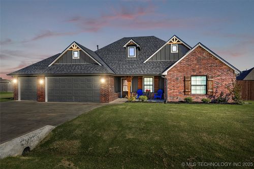 14129 N 70th East Ave, Collinsville, OK, 74021-7149 | Card Image