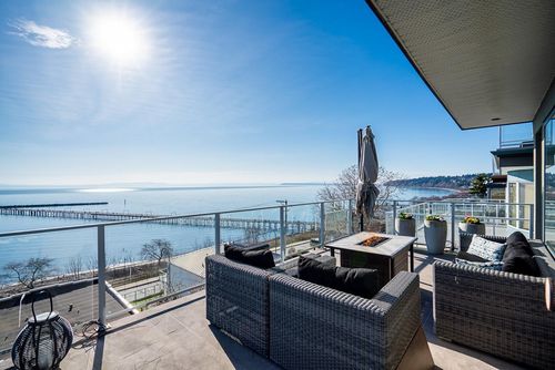 15118 Victoria Avenue, White Rock, BC, V4B1G3 | Card Image