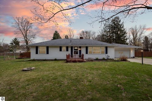 211 Greenfield Dr, Mt. Pleasant, MI, 48858-2945 | Card Image