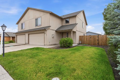 901 Se Kierra Pl, Madras, OR, 97741-9244 | Card Image