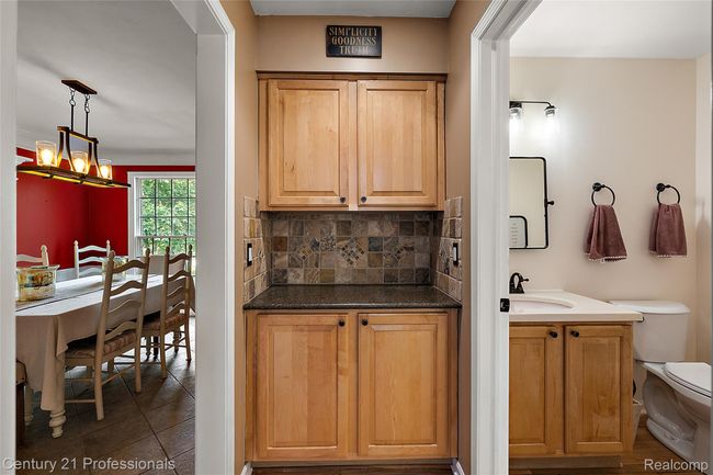 Butlers pantry off kitchen | Image 20