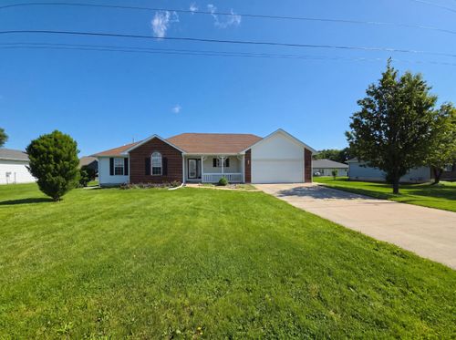 215 W Gano Chance Dr, Centralia, MO, 65240-1800 | Card Image