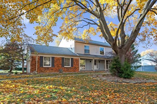 4603 Hedgewood Dr, Bloomfield Hills, MI, 48301-1142 | Card Image