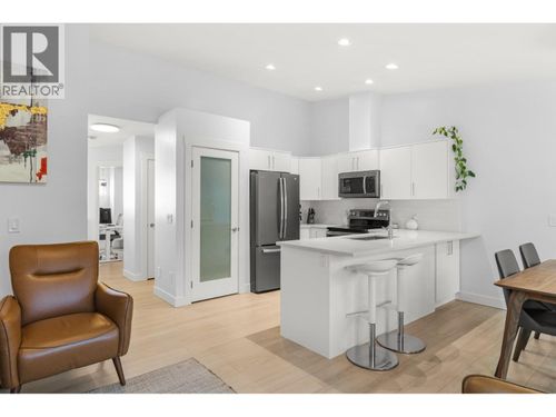 20-225 Glen Park Dr, Kelowna, BC, V1V2X5 | Card Image